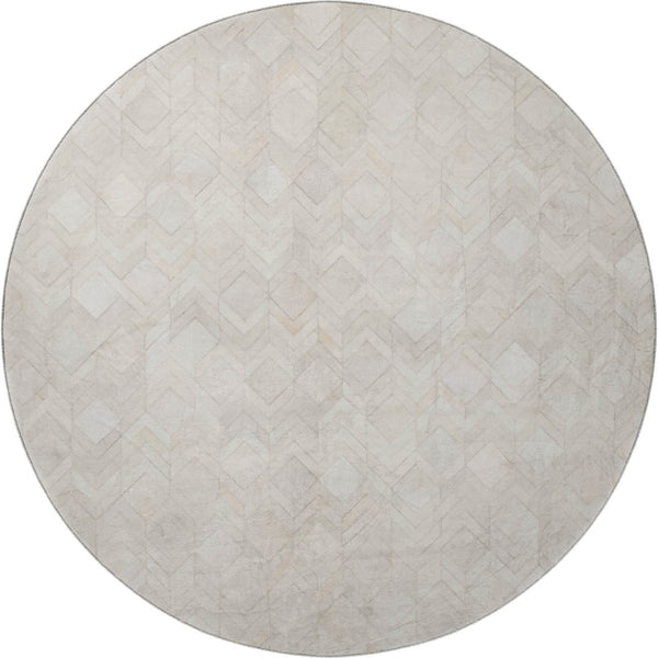 HomeRoots 8' Ivory and Gray Geometric Round Rug - Modern, Washable, UV-Protected for Indoor & Outdoor Use! 644679