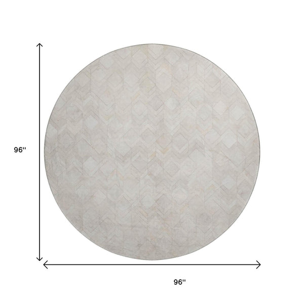 HomeRoots 8' Ivory and Gray Geometric Round Rug - Modern, Washable, UV-Protected for Indoor & Outdoor Use! 644679