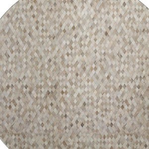 HomeRoots 8' Gray Ivory Beige Geometric Washable Round Rug - UV Protected, Durable & Ideal for Busy Homes 644697
