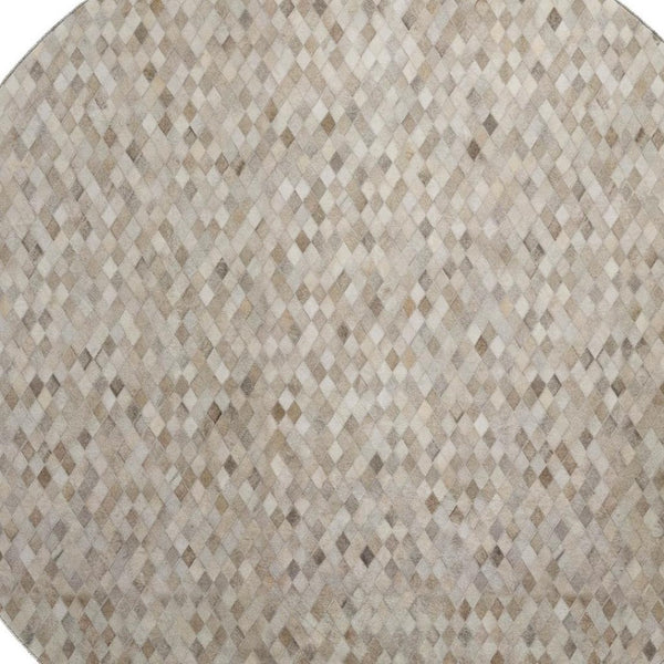 HomeRoots 8' Gray Ivory Beige Geometric Washable Round Rug - UV Protected, Durable & Ideal for Busy Homes 644697
