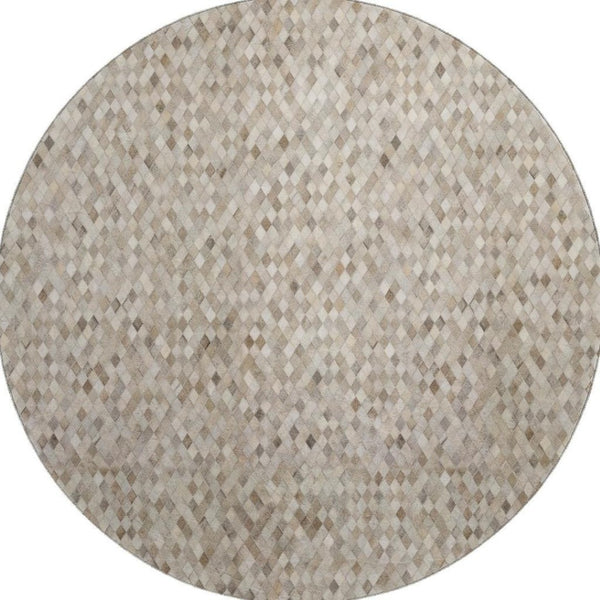 HomeRoots 8' Gray Ivory Beige Geometric Washable Round Rug - UV Protected, Durable & Ideal for Busy Homes 644697