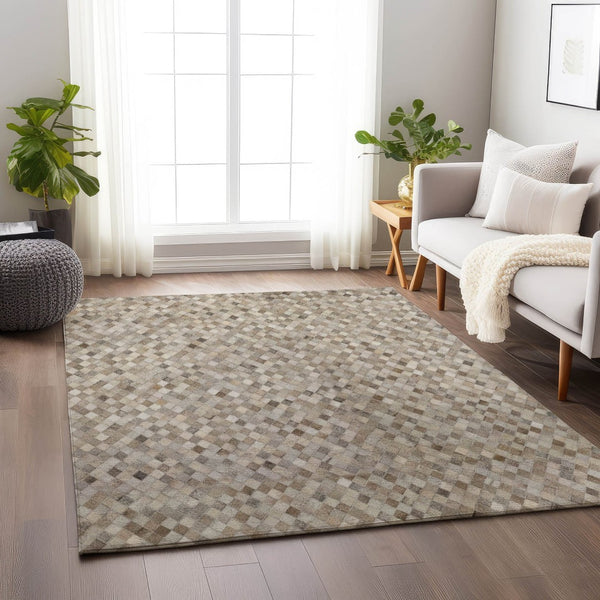 HomeRoots 8' X 10' Gray Ivory Beige Geometric Area Rug - Washable, UV Protected & Stain Resistant for Homes 644698