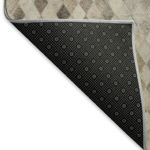 HomeRoots 8' X 10' Gray Ivory Beige Geometric Area Rug - Washable, UV Protected & Stain Resistant for Homes 644698