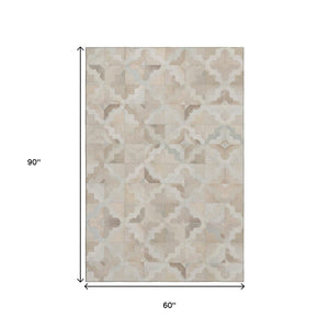HomeRoots 5' X 8' Washable Geometric Area Rug in Ivory, Beige & Gray - Durable, Stain-Resistant & UV Protected! 644708