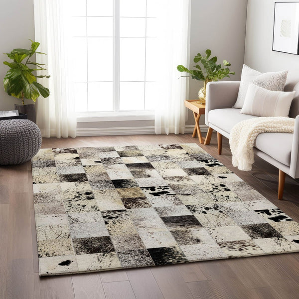 HomeRoots 5' Stylish Granite Gray, Ivory & Black Patchwork Area Rug - Washable, UV Protected & Stain Resistant 644732
