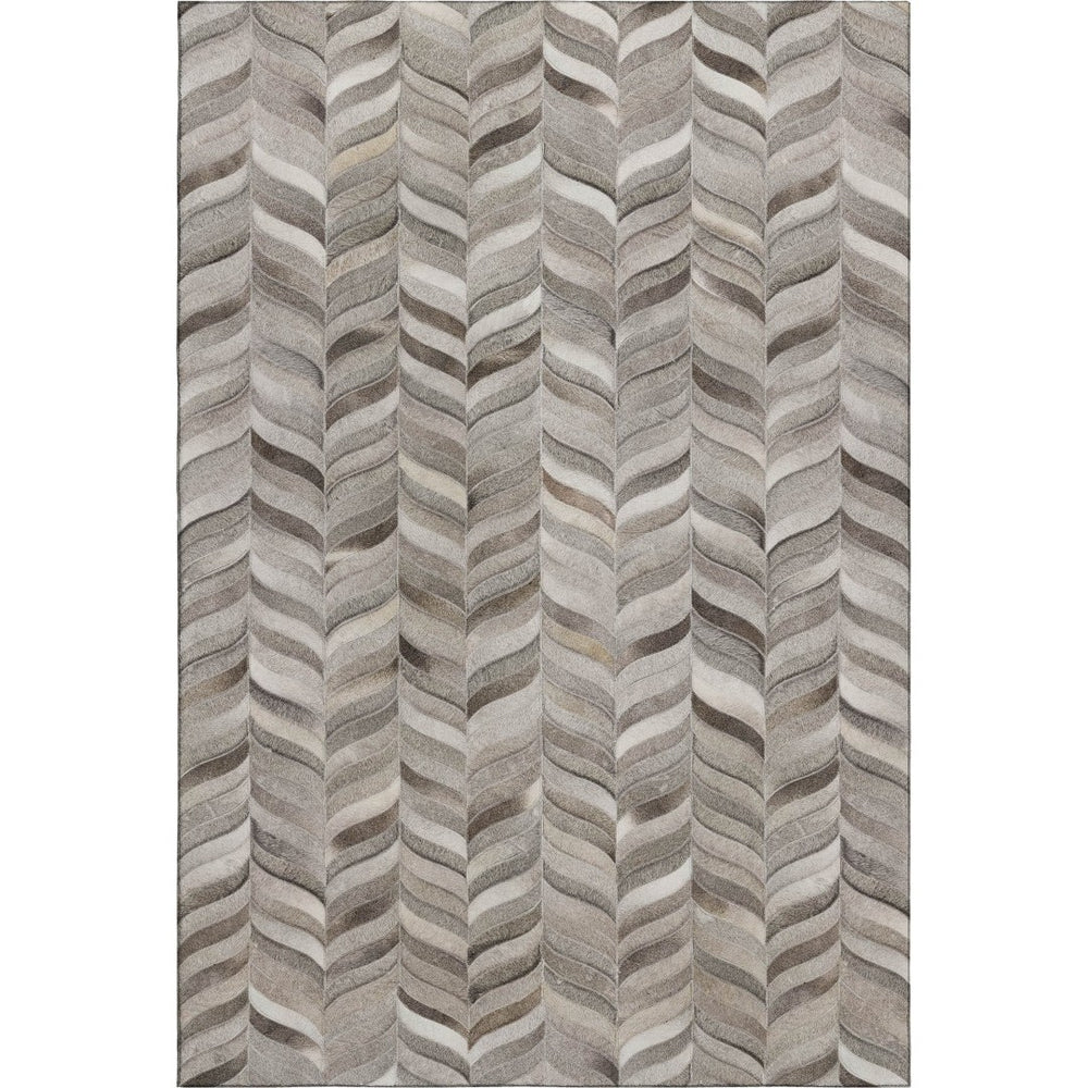 HomeRoots 5' Gray and Ivory Geometric Washable Area Rug - Durable, UV Protected, Perfect for High-Traffic Homes 644744