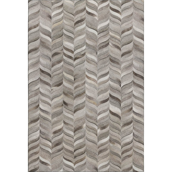 HomeRoots 5' Gray and Ivory Geometric Washable Area Rug - Durable, UV Protected, Perfect for High-Traffic Homes 644744