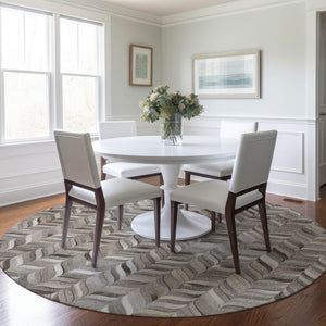 HomeRoots 8' Gray and Ivory Geometric Washable Round Rug – Durable, UV-Protected, Perfect for High-Traffic Areas 644745