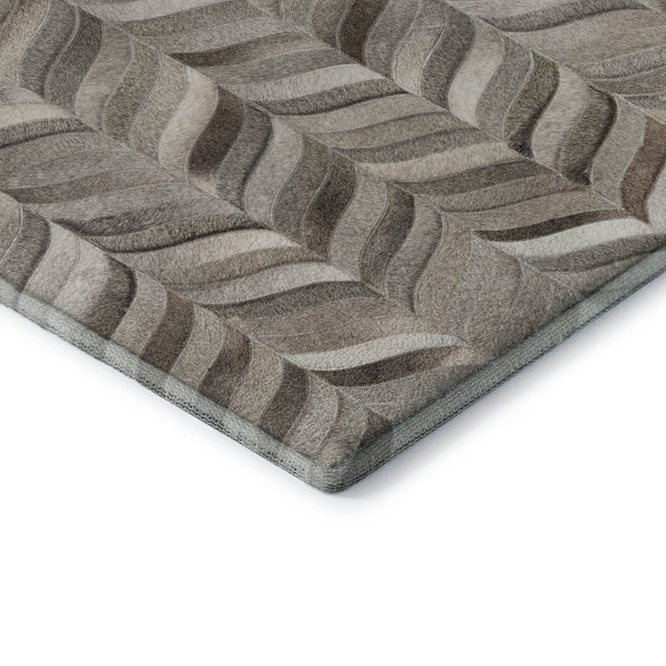HomeRoots 8' X 10' Gray and Ivory Geometric Area Rug – Stylish, Washable, UV-Protected for Busy Homes 644746