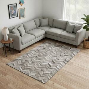 HomeRoots 8' X 10' Gray and Ivory Geometric Area Rug – Stylish, Washable, UV-Protected for Busy Homes 644746