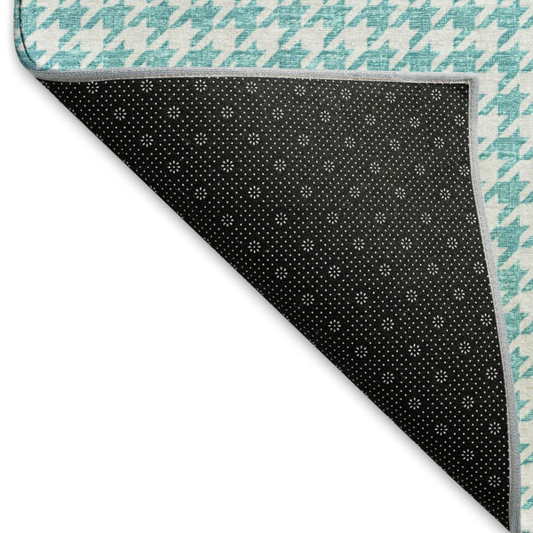 HomeRoots 8' Aqua and White Houndstooth Round Rug - Stylish, Washable, UV-Protected for Modern Homes 645142