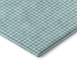HomeRoots 8' Aqua and White Houndstooth Round Rug - Stylish, Washable, UV-Protected for Modern Homes 645142