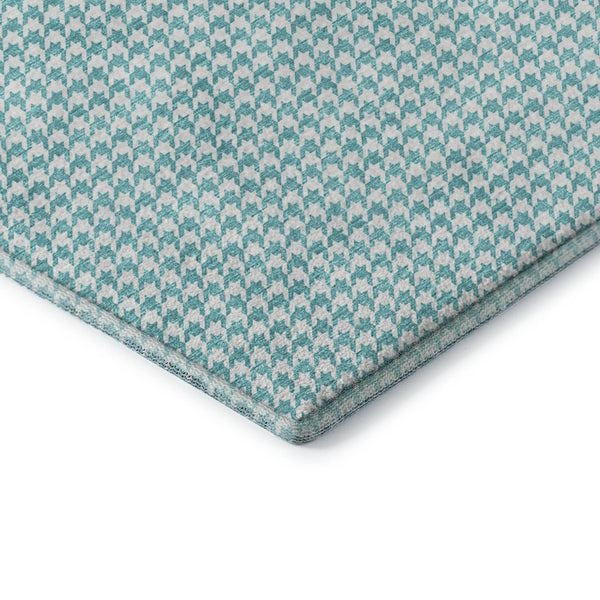 HomeRoots 8' Aqua and White Houndstooth Round Rug - Stylish, Washable, UV-Protected for Modern Homes 645142