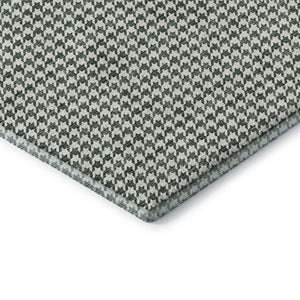 HomeRoots 8' Green And White Houndstooth Washable Round Rug - Durable, UV Protected, Stain-Resistant Beauty! 645148