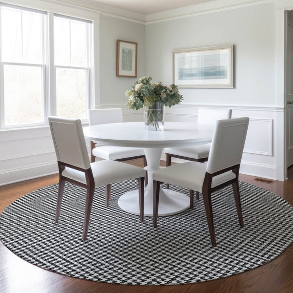 HomeRoots 8' Black And White Houndstooth Round Rug - Washable, UV Protected, Durable for High-Traffic Areas 645172