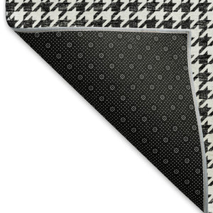 HomeRoots 8' Black And White Houndstooth Round Rug - Washable, UV Protected, Durable for High-Traffic Areas 645172