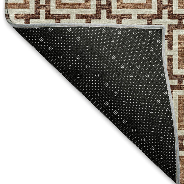 HomeRoots 8' Stylish Rust and Beige Geometric Round Rug - Washable, Stain Resistant, UV Protected for Any Room 645250