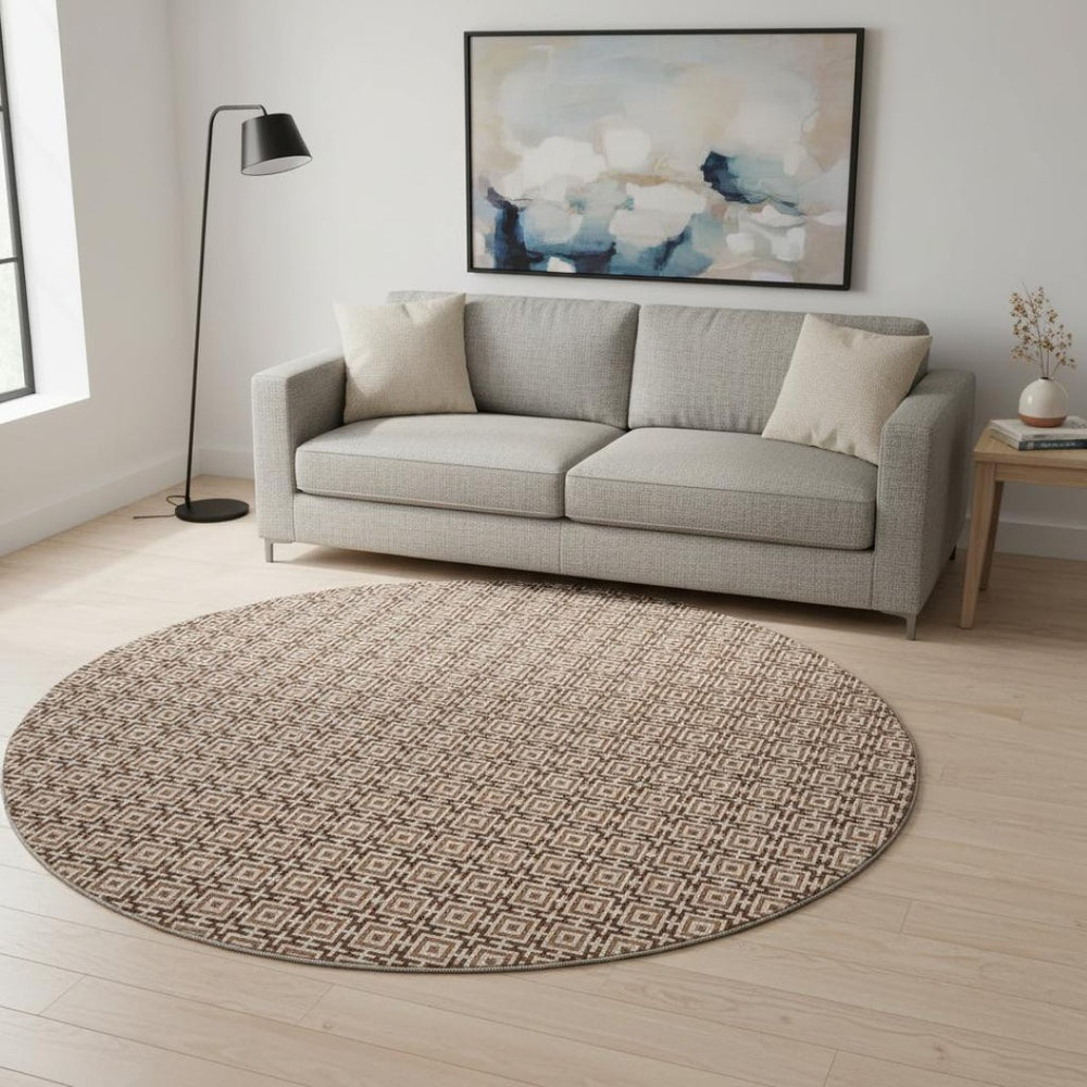 HomeRoots 8' Stylish Rust and Beige Geometric Round Rug - Washable, Stain Resistant, UV Protected for Any Room 645250
