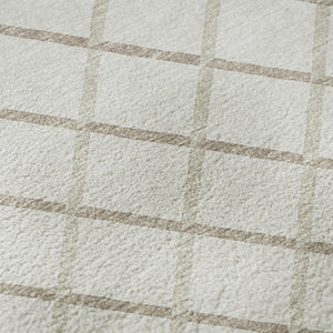 HomeRoots 8' Ivory And Taupe Geometric Round Rug - Washable, UV Protected, Stylish & Durable for Busy Homes 645280