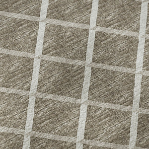 HomeRoots 8' Taupe and Ivory Geometric Washable Round Rug - UV Protected, Durable, Stylish for Any Space 645286