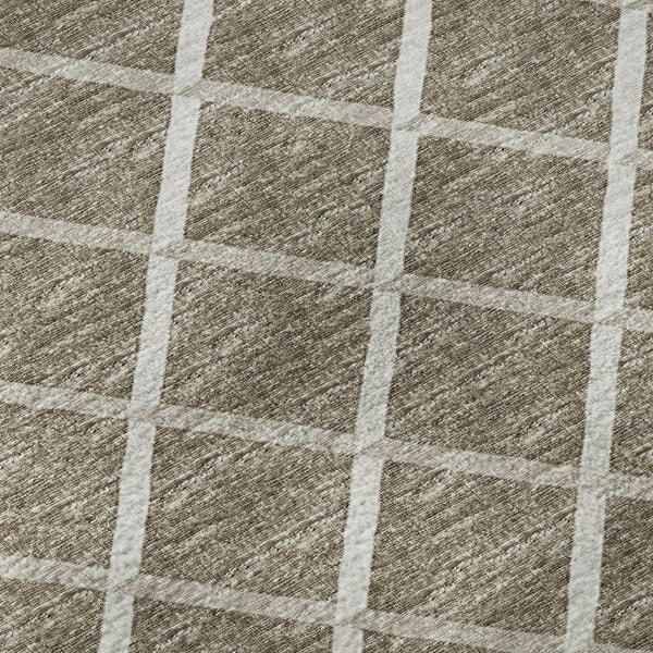 HomeRoots 8' Taupe and Ivory Geometric Washable Round Rug - UV Protected, Durable, Stylish for Any Space 645286