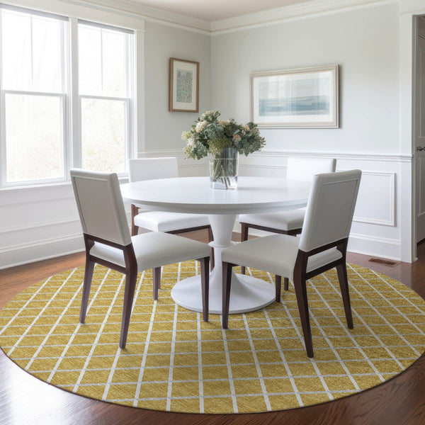 HomeRoots 8' Gold and Ivory Geometric Round Rug - Washable, UV Protected, Durable for High-Traffic Areas 645292