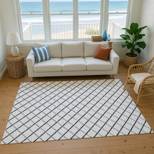 HomeRoots 5' Modern Gray and Black Geometric Area Rug – Washable, UV Protected, Stain Resistant for Homes 645315