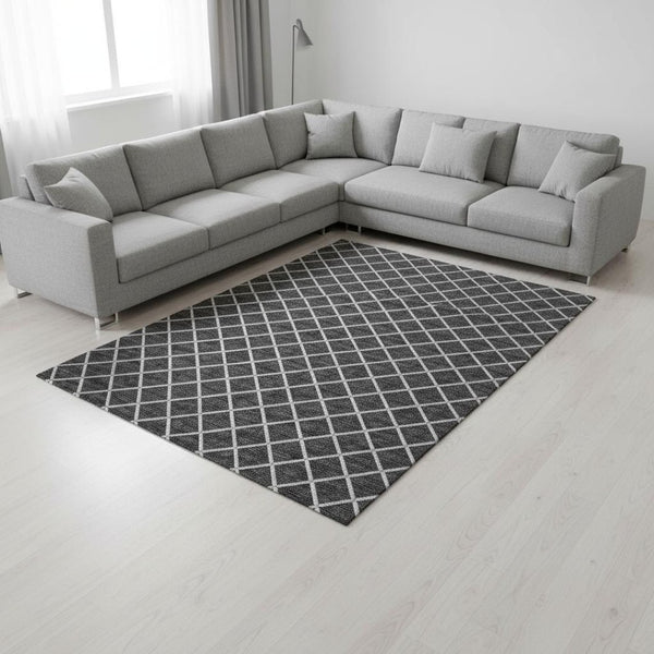 HomeRoots 8' X 10' Black And Ivory Geometric Area Rug - Stylish, Washable, UV Protected for Busy Homes & Patios 645323