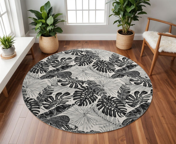 HomeRoots 8' Midnight and Ivory Geometric Round Rug - Washable, UV-Protected, Ideal for High-Traffic Areas! 646400