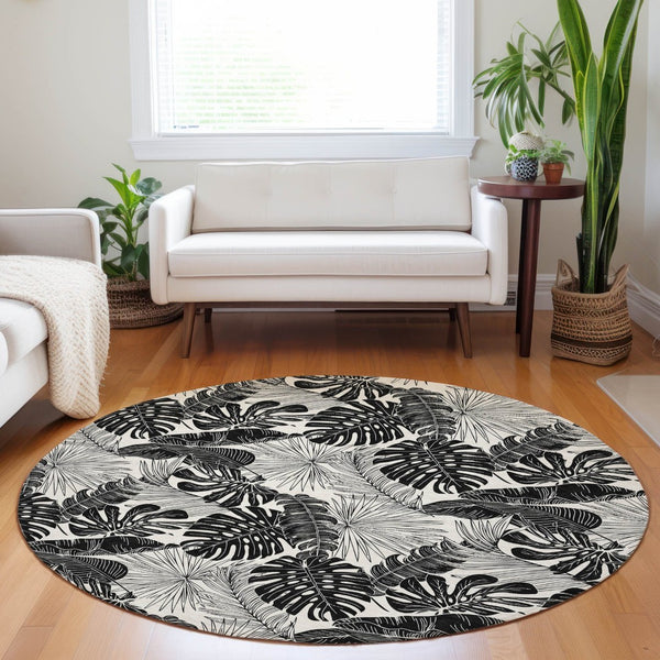 HomeRoots 8' Midnight and Ivory Geometric Round Rug - Washable, UV-Protected, Ideal for High-Traffic Areas! 646400