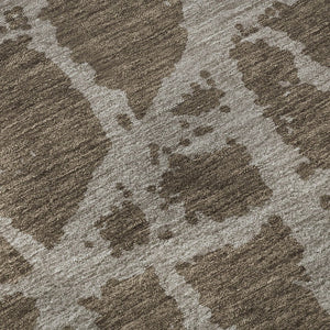 HomeRoots 8' Brown and Ivory Abstract Round Rug - Durable, Washable, UV-Protected for Modern Spaces 646527
