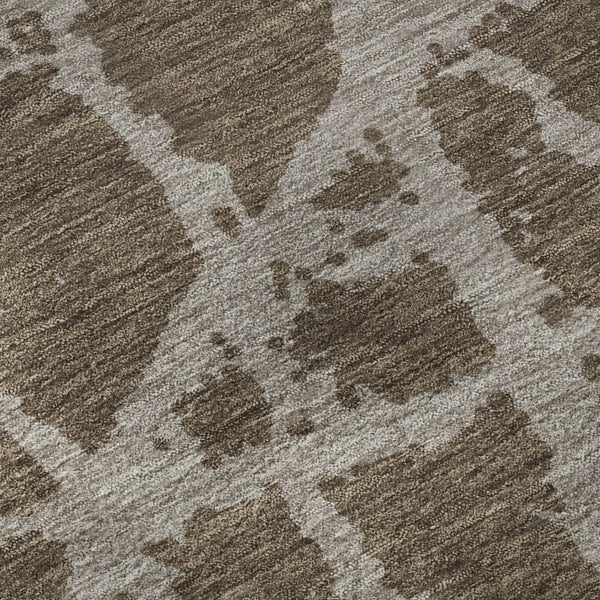 HomeRoots 8' Brown and Ivory Abstract Round Rug - Durable, Washable, UV-Protected for Modern Spaces 646527