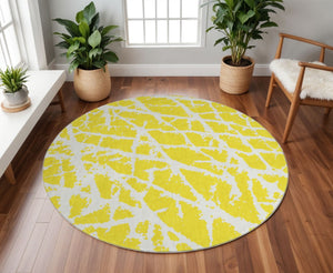 HomeRoots 8' Yellow And Ivory Abstract Round Rug - Washable, UV Protected, Family-Friendly for Any Space 646599