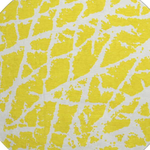 HomeRoots 8' Yellow And Ivory Abstract Round Rug - Washable, UV Protected, Family-Friendly for Any Space 646599
