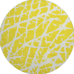 HomeRoots 8' Yellow And Ivory Abstract Round Rug - Washable, UV Protected, Family-Friendly for Any Space 646599