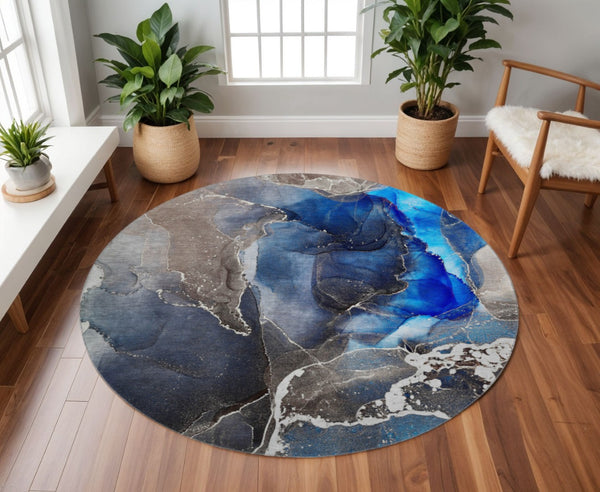 HomeRoots 8' Navy Blue and Charcoal Abstract Washable Round Rug - Durable, Stain-Resistant, UV Protected Design! 646683