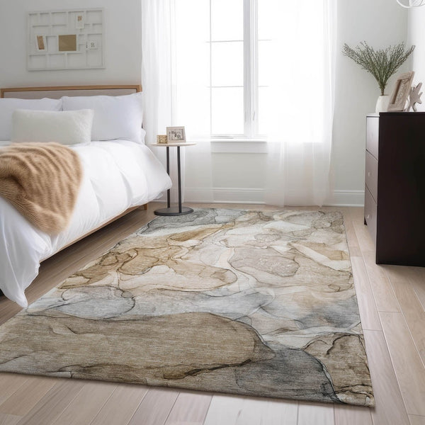 HomeRoots 5' X 8' Beige And Ivory Abstract Washable Area Rug – Durable, UV-Protected, Modern Design for Homes 646998