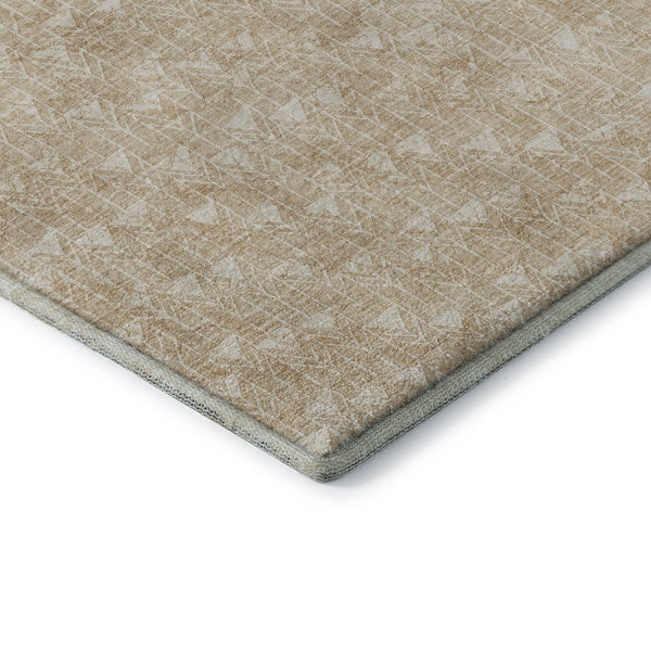 HomeRoots 8' Beige and Ivory Geometric Round Rug - Stylish, Washable, UV-Protected for Any Space, Pets & Kids! 647059