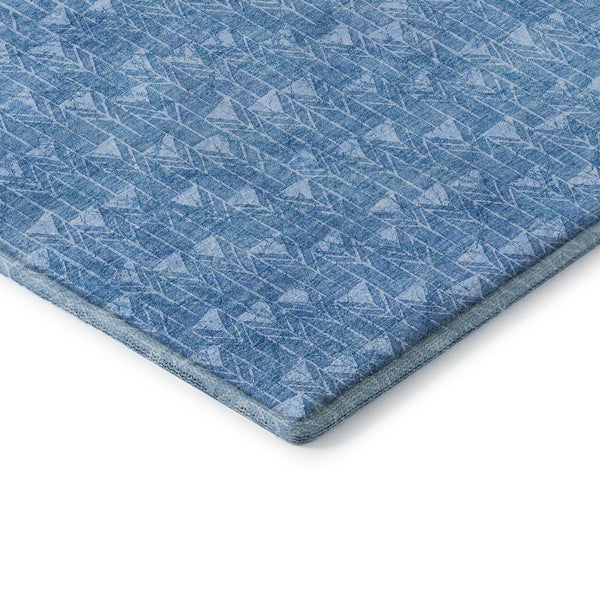 HomeRoots 8' Blue and Ivory Geometric Washable Round Rug - Durable, Stain-Resistant with UV Protection! 647065