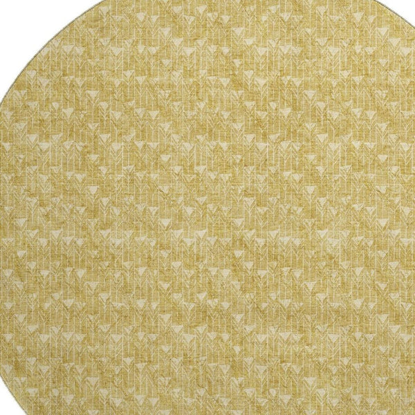 HomeRoots 8' Gold and Ivory Geometric Round Rug - Stain-Resistant, Washable, UV-Protected for Any Space! 647083