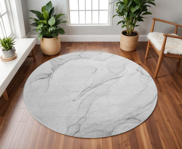 HomeRoots 8' Gray and Ivory Abstract Round Rug - Washable, UV Protected, Durable for High-Traffic Spaces 647137