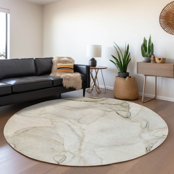 HomeRoots 8' Beige And Ivory Abstract Round Rug - Washable, UV Protected, Stain Resistant for High-Traffic Areas 647389