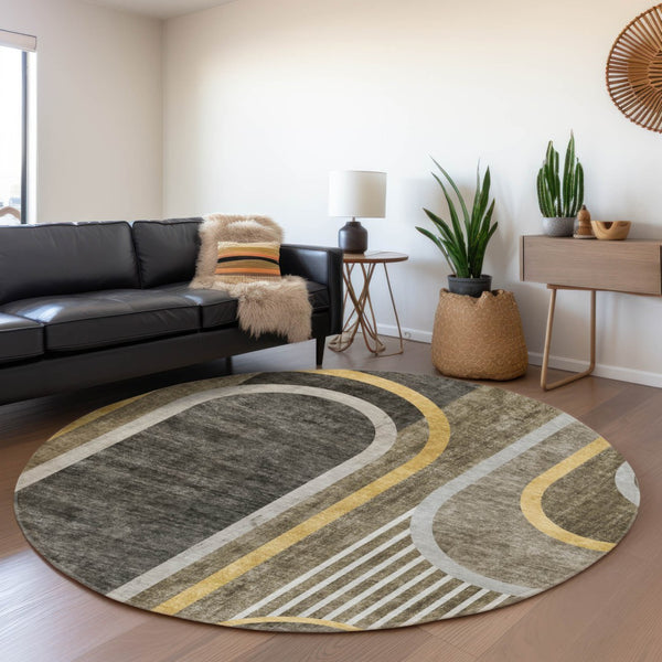 HomeRoots 8' Taupe and Gold Geometric Round Rug - Washable, UV Protected, Stylish & Durable for Any Space! 647929