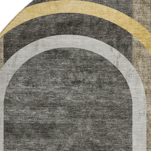 HomeRoots 8' Taupe and Gold Geometric Round Rug - Washable, UV Protected, Stylish & Durable for Any Space! 647929