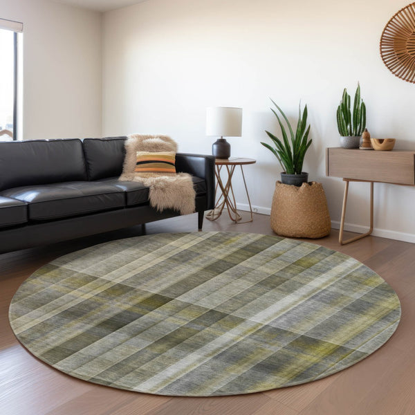 HomeRoots 8' Gray and Gold Plaid Washable Round Rug - Durable, UV Protected, Stylish Addition for Any Room 648013