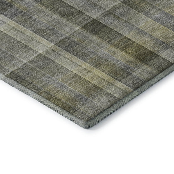 HomeRoots 8' Gray and Gold Plaid Washable Round Rug - Durable, UV Protected, Stylish Addition for Any Room 648013