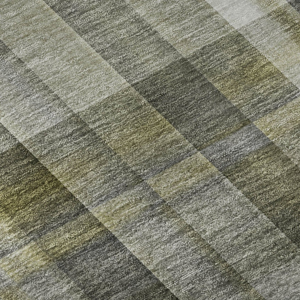 HomeRoots 8' Gray and Gold Plaid Washable Round Rug - Durable, UV Protected, Stylish Addition for Any Room 648013