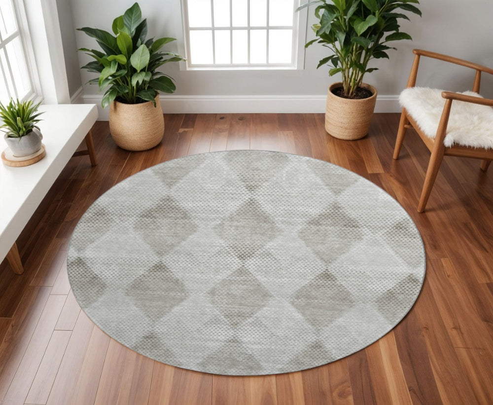 HomeRoots 8' Gray and Ivory Geometric Round Rug – Washable, UV Protected, Durable, Ideal for Busy Homes! 648187