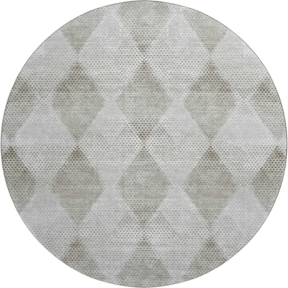 HomeRoots 8' Gray and Ivory Geometric Round Rug – Washable, UV Protected, Durable, Ideal for Busy Homes! 648187