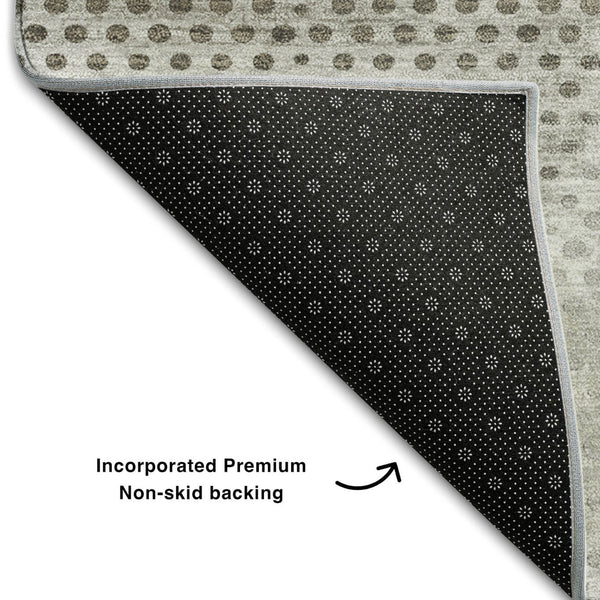HomeRoots 8' Gray and Ivory Geometric Round Rug – Washable, UV Protected, Durable, Ideal for Busy Homes! 648187